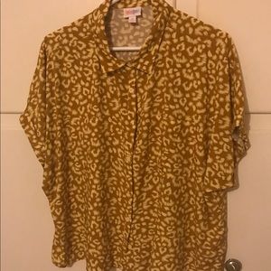 Lularoe EUC Medium Leopard Amy